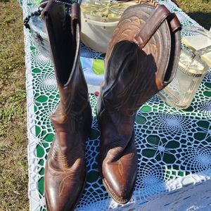 Frye cowboys boots. The perfect boot 7/2. Calling all Frye boot lovers.